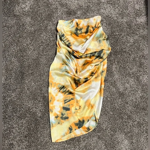 Asymmetrical skirt worn once - Picture 4 of 4